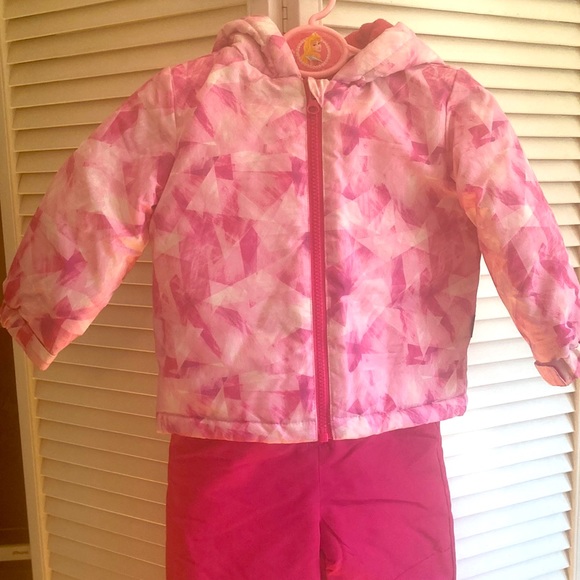 Joe Fresh Girls snowsuit in hot pink size 18 months-24m *like new* condition. - Picture 3 of 4
